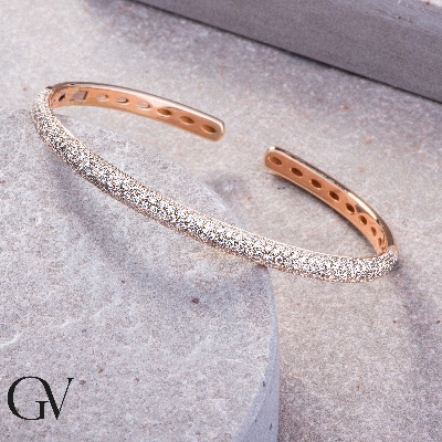 Rigid bracelet in 18k rose gold with diamonds pavè