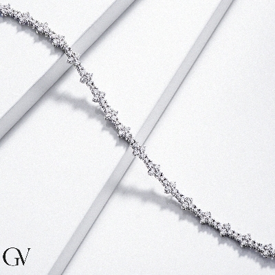 18k white gold design bracelet with diamonds