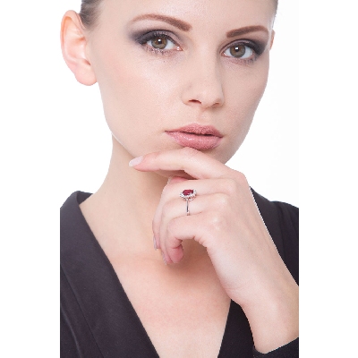 White gold 18k halo ring with diamonds and ruby