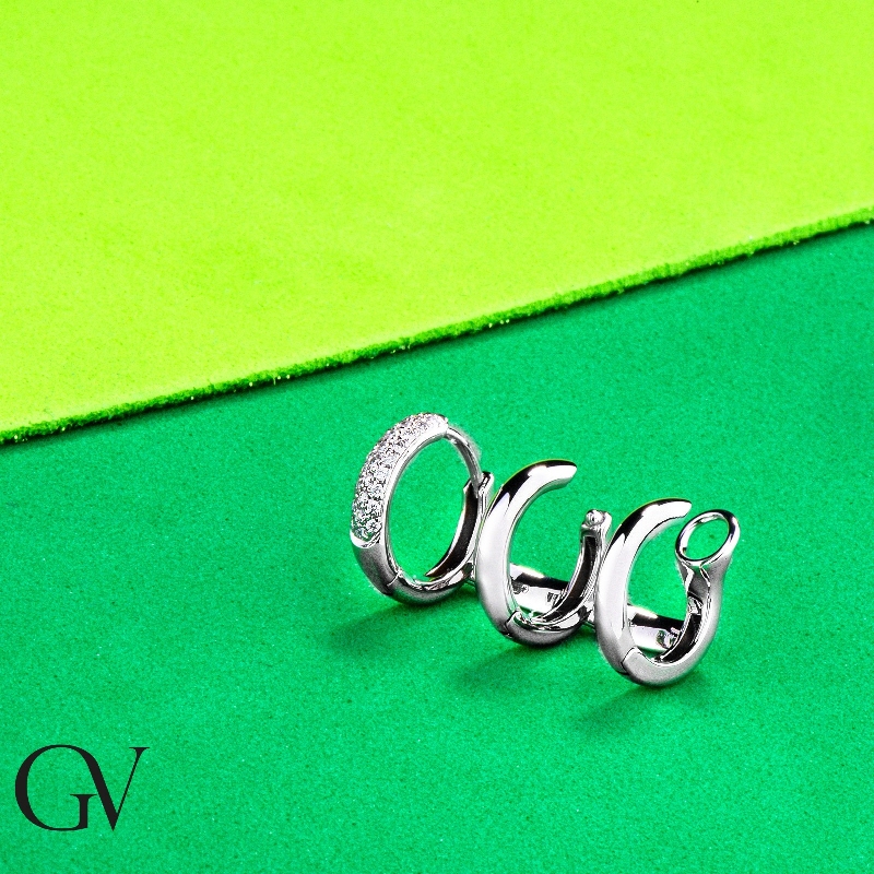 White gold 18k single earring with diamonds pavé. Left earcuff White gold 18k single earring with diamonds pavé. Left earcuff