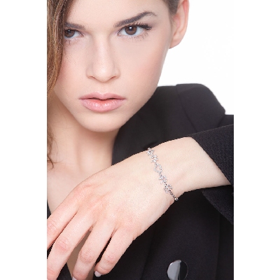 Bracelet with letters AMORE in white gold and diamonds