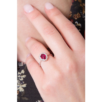 White gold 18k halo ring with diamonds and ruby oval cut 