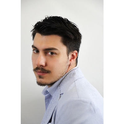 Single hoop earring with diamonds in 18kt white gold