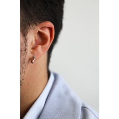 Single hoop earring with diamonds in 18kt white gold