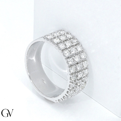 Band ring in white gold 18k with three rows of diamonds 