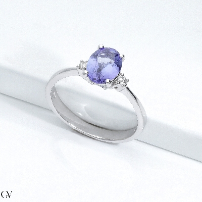18k white gold ring with central tanzanite and diamonds 