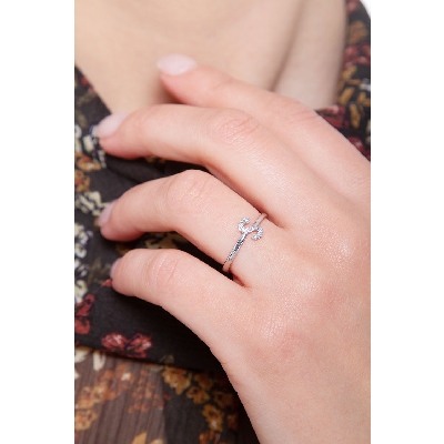 Ring with Initial S white gold and diamonds