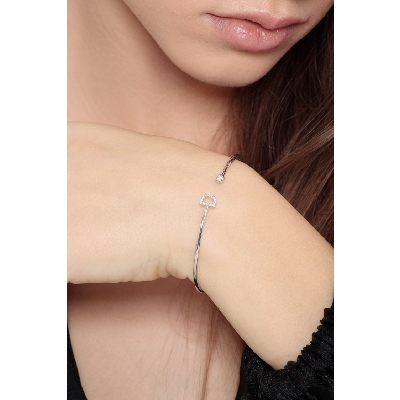 D initial bangle in white gold and diamonds