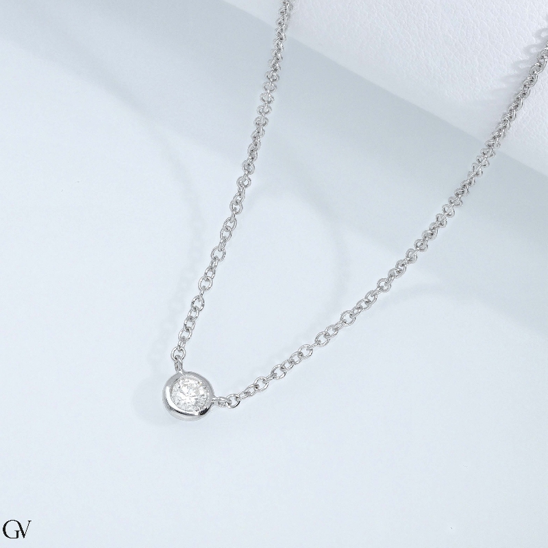 Necklace with diamond bezel setting in 18k white gold