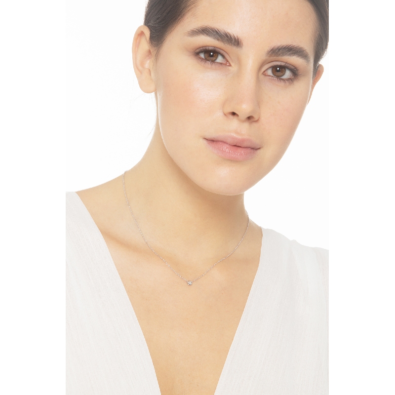 Necklace with diamond bezel setting in 18k white gold