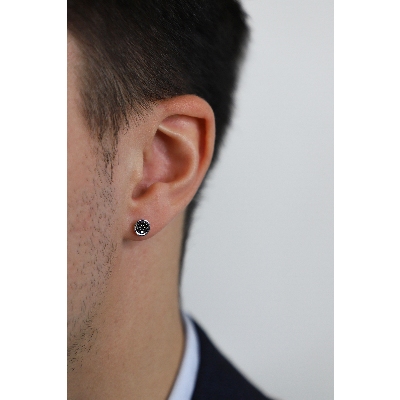 750 white gold single stud earring with black diamonds