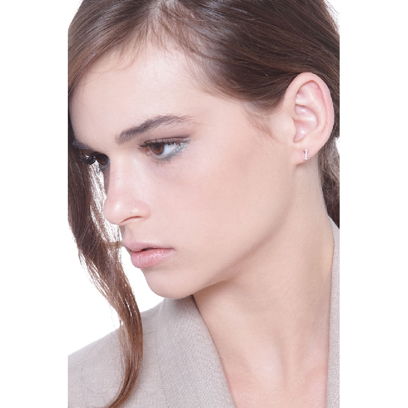 Letter I earring in white gold and diamonds Letter I earring in white gold and diamonds