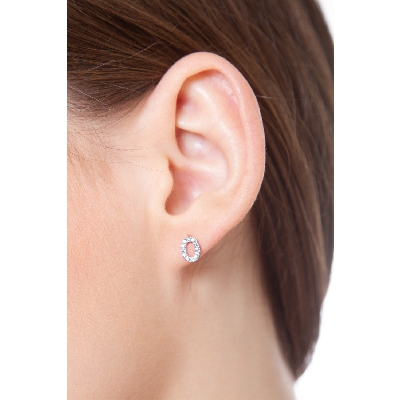 Letter earring O in white gold and diamonds
