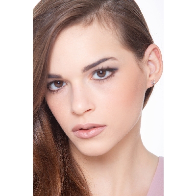 U letter earring in white gold and diamonds