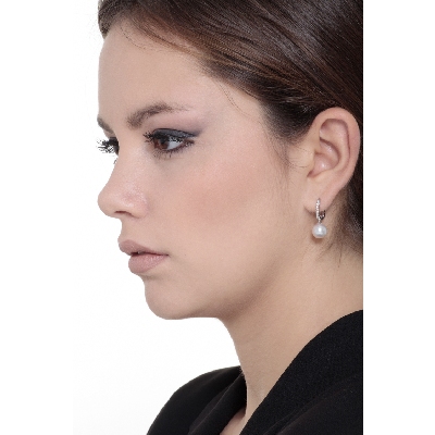 Drop earrings with 9mm pearls and diamonds in white gold 18k