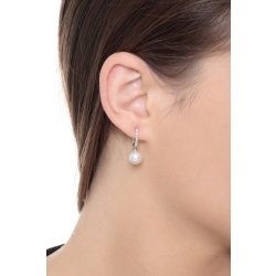 18k white gold prong setting drop earrings with 8,5 mm pearls and diamonds 2