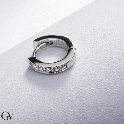 Hoop single earring with half channel diamonds in white gold 750