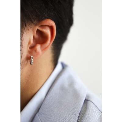 Single hoop in white gold with diamonds 