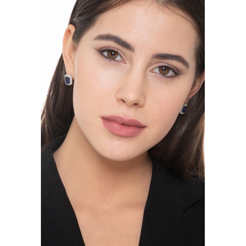 Halo stud earrings in white gold 18k with diamonds and blue sapphires