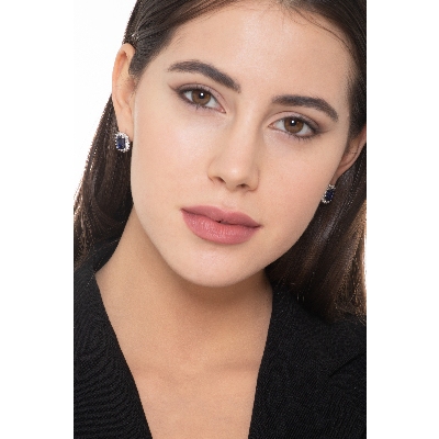 Halo stud earrings in white gold 18k with diamonds and blue sapphires