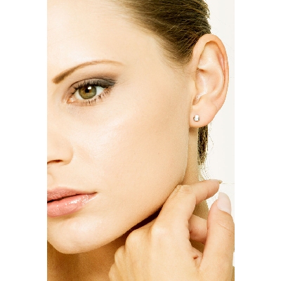 4 prong diamond stud earrings in white gold 18k