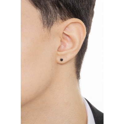 White gold 18k single stud earring with a black diamond