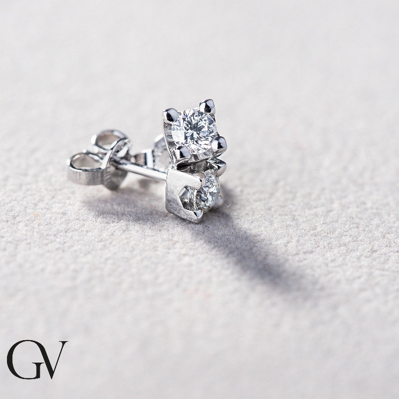 White gold 750 diamond single stud earring 4 prong White gold 750 diamond single stud earring 4 prong