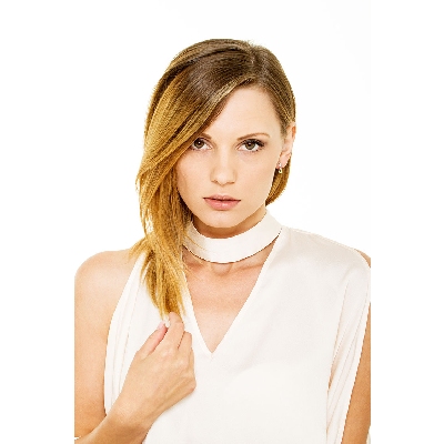 18k white gold fancy earrings with peridot and round cut diamonds