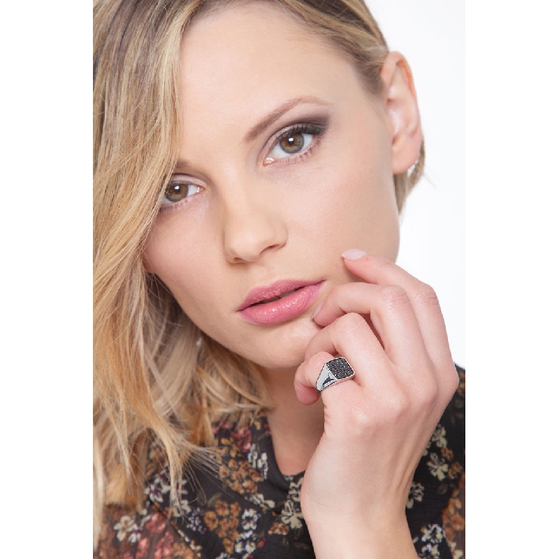 White gold 18k pinky ring with black diamonds rectangular pavé  White gold 18k pinky ring with black diamonds rectangular pavé