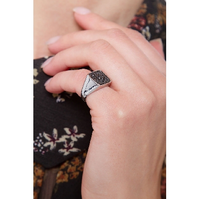 White gold 18k pinky ring with black diamonds rectangular pavé 