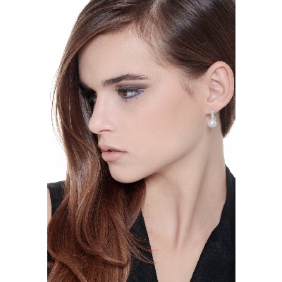 White gold 18k prong setting earrings with pearls and diamonds 