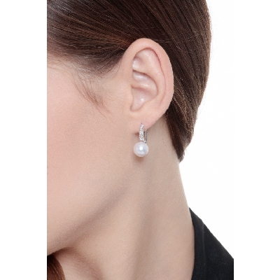 White gold 18k prong setting earrings with pearls and diamonds 