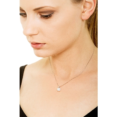 18k white gold necklace with diamond and pearl pendant
