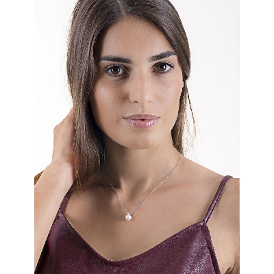 Necklace in 18k white gold with pearl and diamond