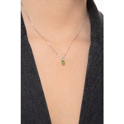White gold 18k pendant with peridot and diamond 
