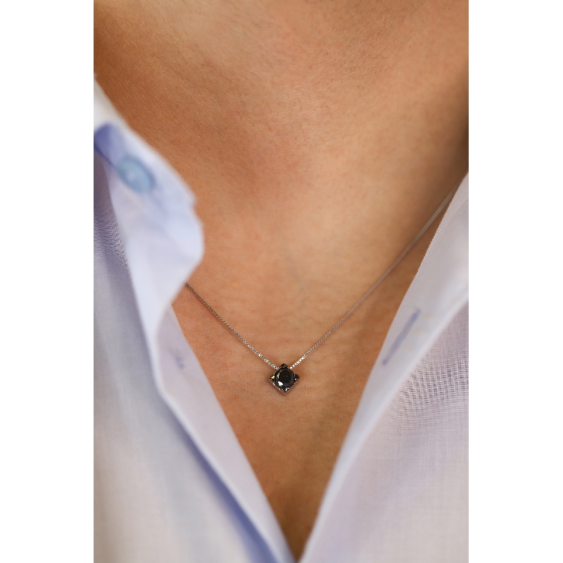 18k white gold necklace with black diamond, 0.50 ct
