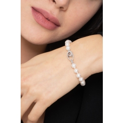 White gold 18k bracelet with japanese pearls and closure with diamonds  2