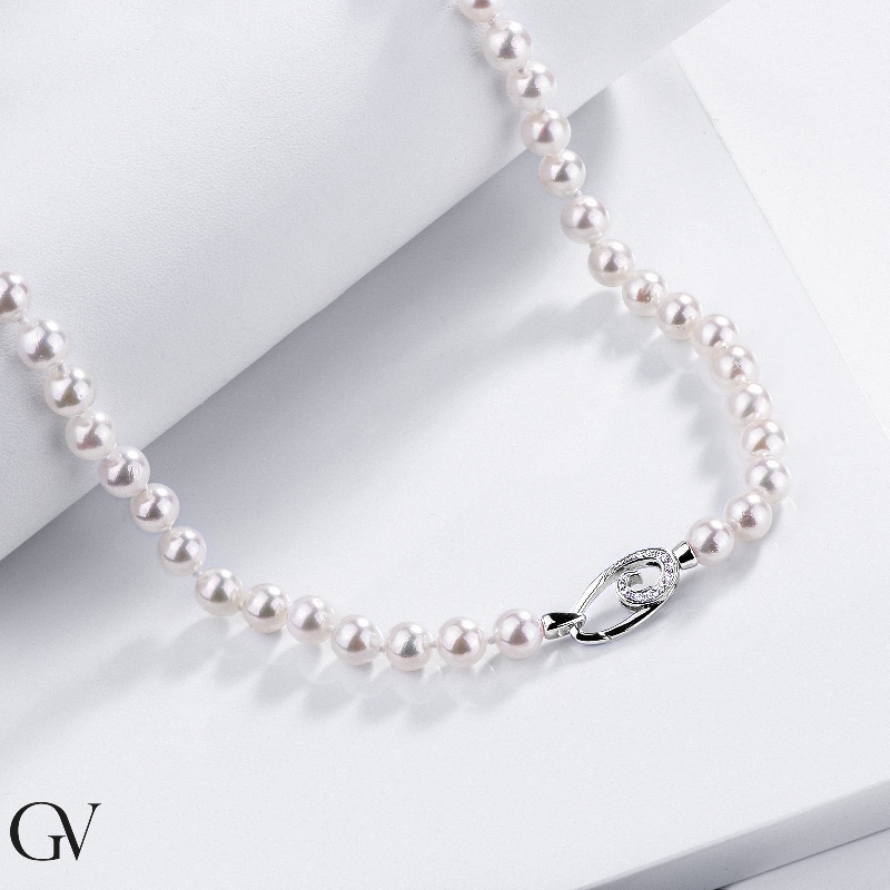 Necklace with pearls and diamonds 