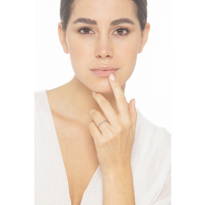 6 claw solitaire with diamond 0,15 ct and diamonds shoulder set 