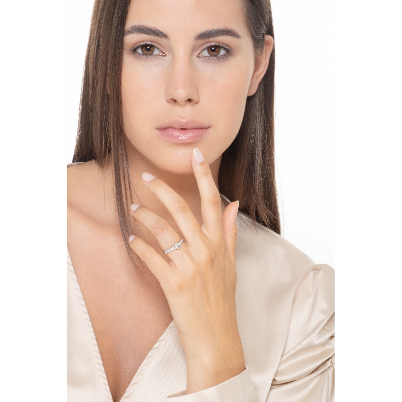 Solitaire type ring with diamonds and central diamond 0,40 ct Solitaire type ring with diamonds and central diamond 0,40 ct