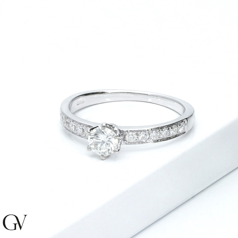 Solitaire type ring with central diamond 0,50 ct white gold 18k Solitaire type ring with central diamond 0,50 ct white gold 18k