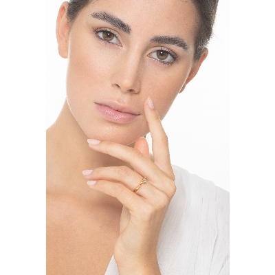 750 yellow gold solitaire ring with central diamond