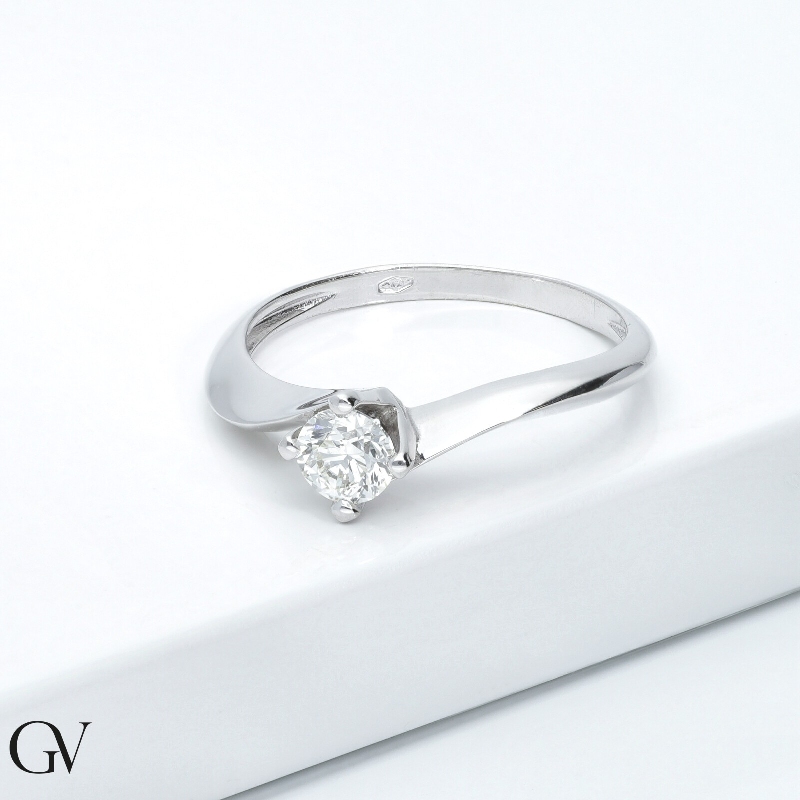 18k white gold Solitaire ring Valentino Model with 0,40 ct diamond 18k white gold Solitaire ring Valentino Model with 0,40 ct diamond