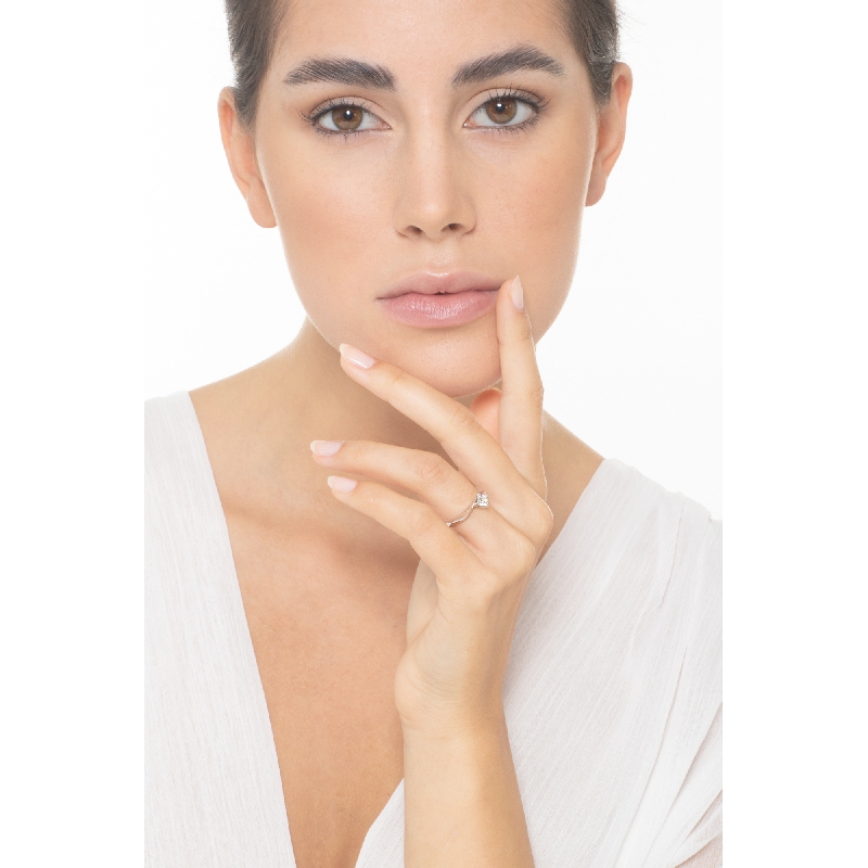 18k white gold Solitaire ring Valentino Model with 0,40 ct diamond 18k white gold Solitaire ring Valentino Model with 0,40 ct diamond