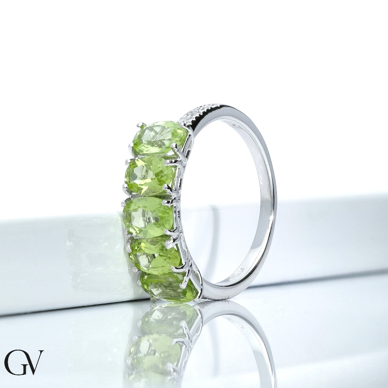 18k white gold ring with diamonds and peridots 18k white gold ring with diamonds and peridots