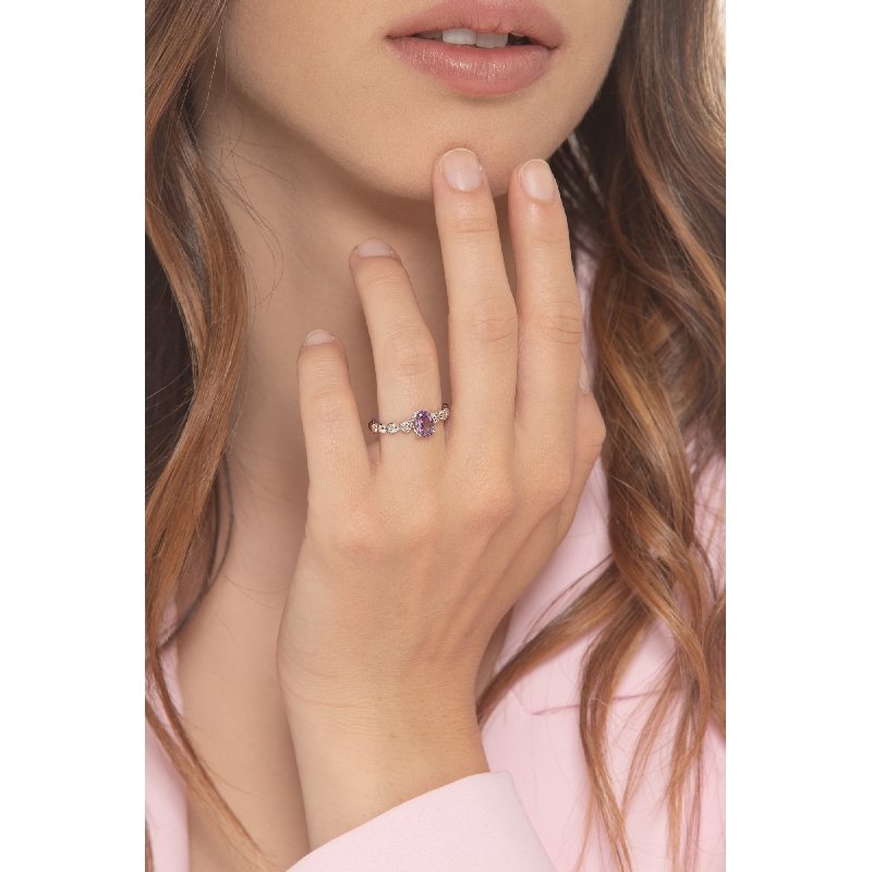 18k white gold fancy ring with 4 lateral diamonds and central amethyst 18k white gold fancy ring with 4 lateral diamonds and central amethyst