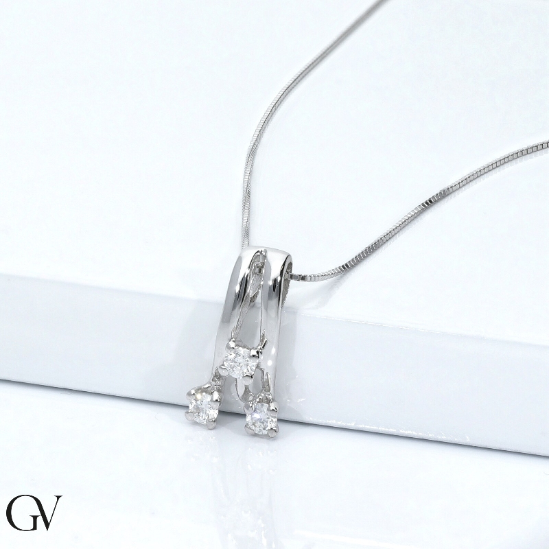 Necklace in 18k white gold with fancy diamond trilogy pendant