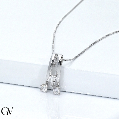 Necklace in 18k white gold with fancy diamond trilogy pendant