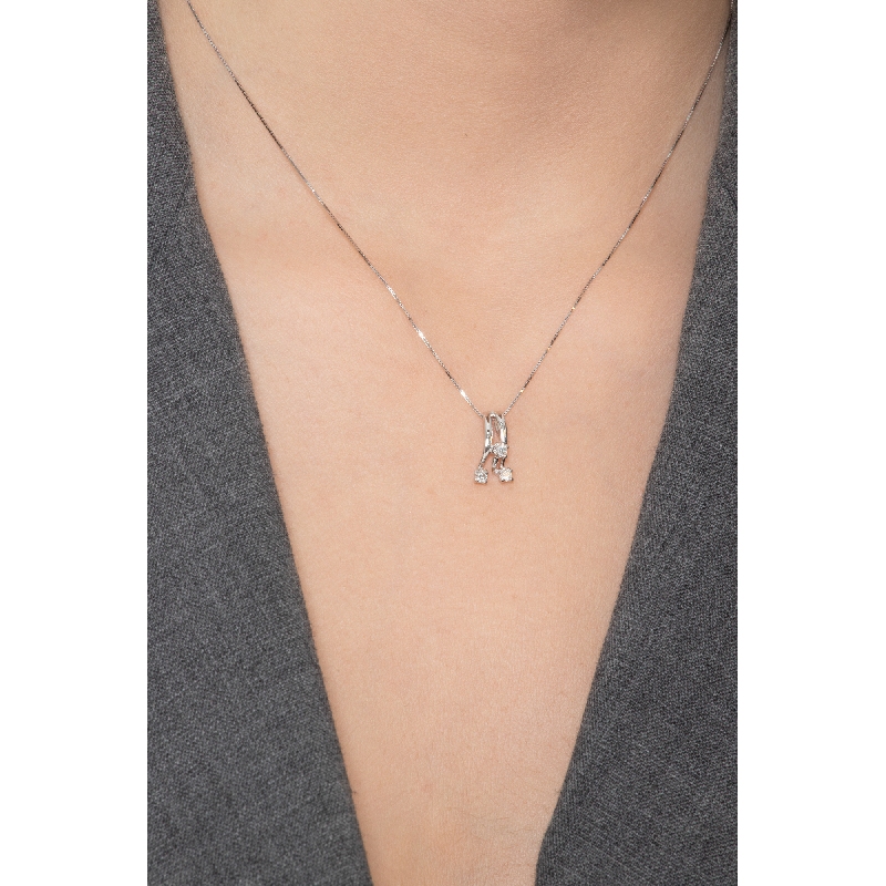 Necklace in 18k white gold with fancy diamond trilogy pendant