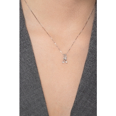 Necklace in 18k white gold with fancy diamond trilogy pendant